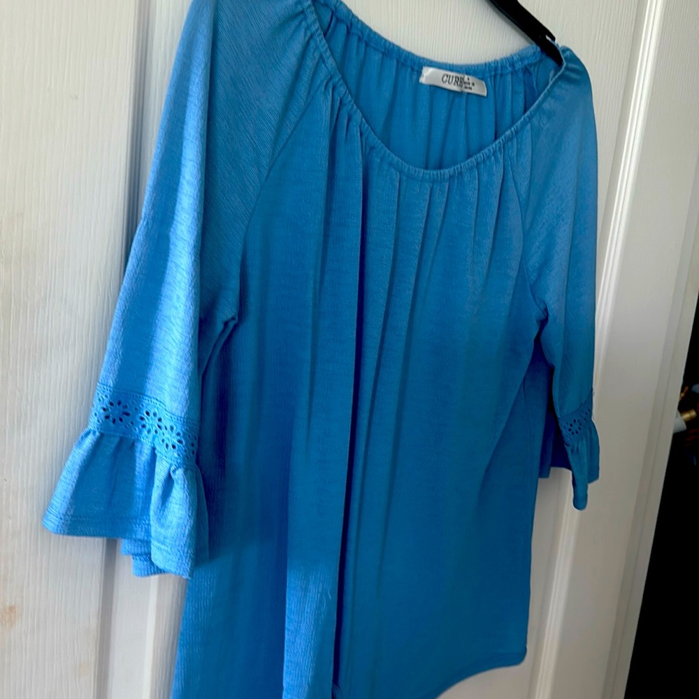 Blouse with bottom front tie